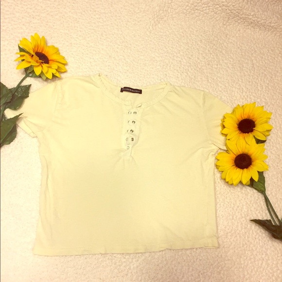 Brandy Melville Tops - 💛Brandy Melville Rare Butter crop top💛